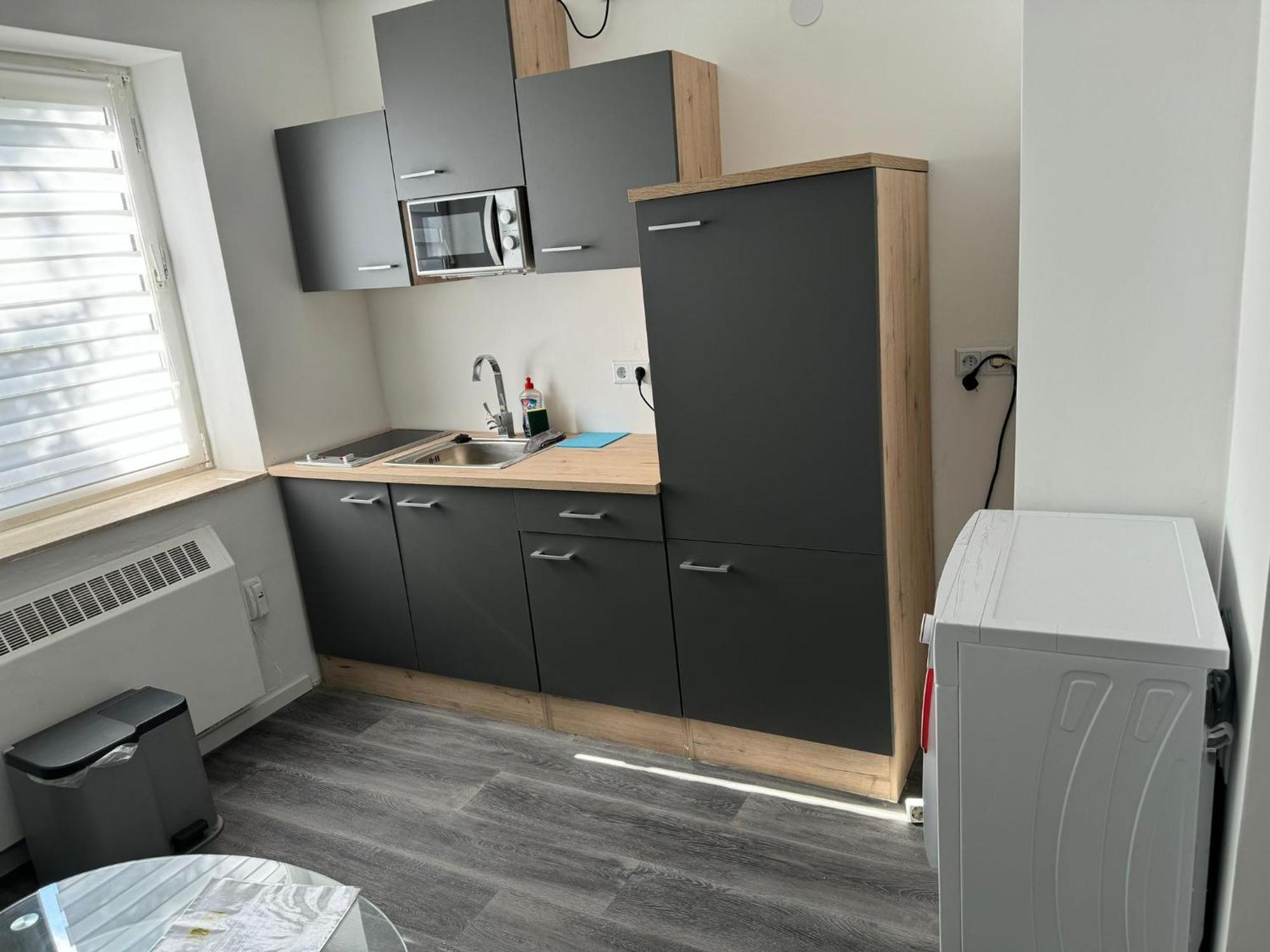Ri 1,richthofenstr.4,30519 Hannover,eg Rechts,2 X Sz Balkon Apartment *