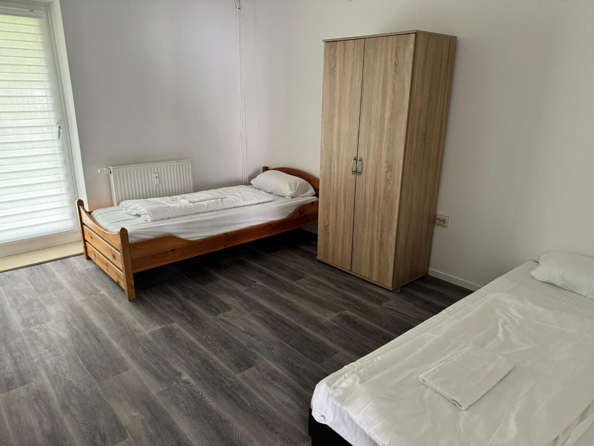 Ri 1,richthofenstr.4,30519 Hannover,eg Rechts,2 X Sz Balkon Apartment *